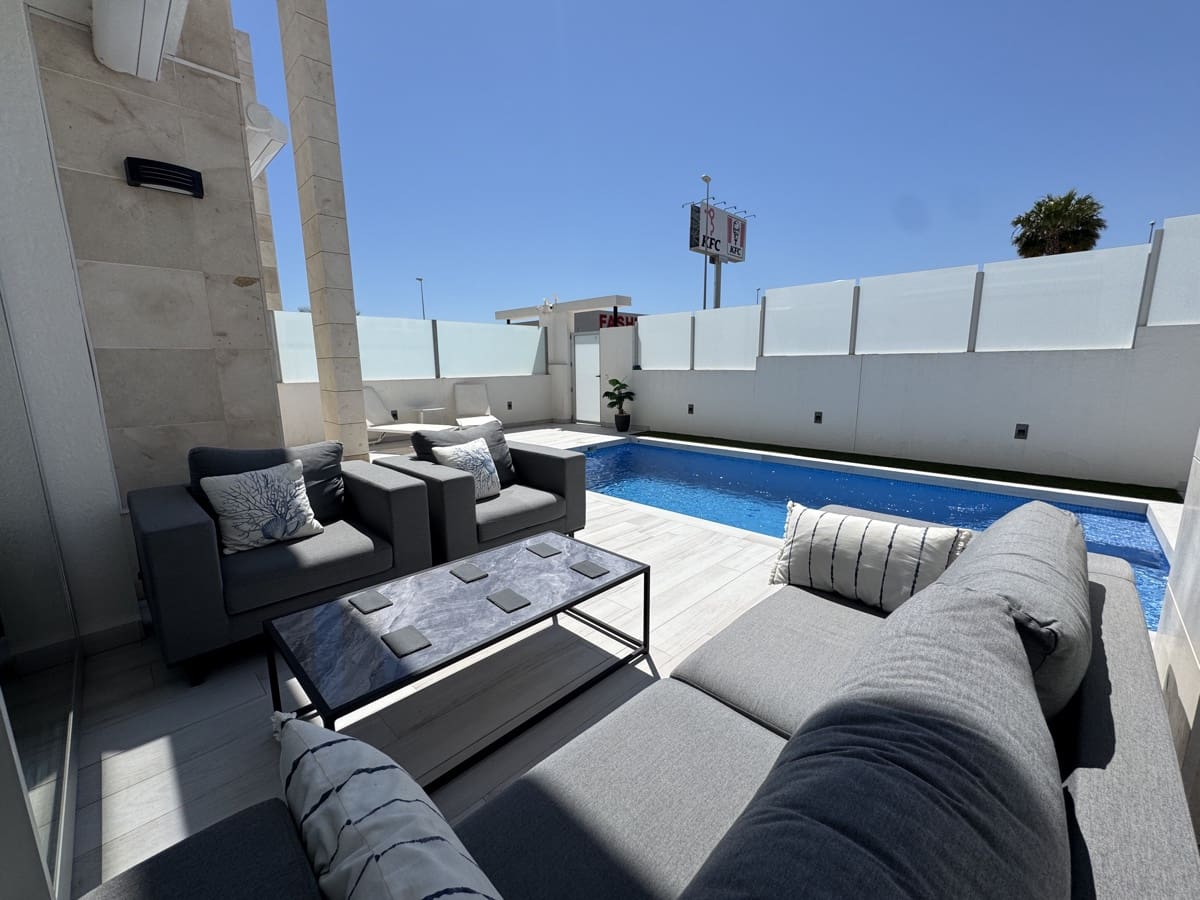 4 camera da letto Villa in vendita in Cabo Roig con piscina - 635.000 € (Rif: 9812500)