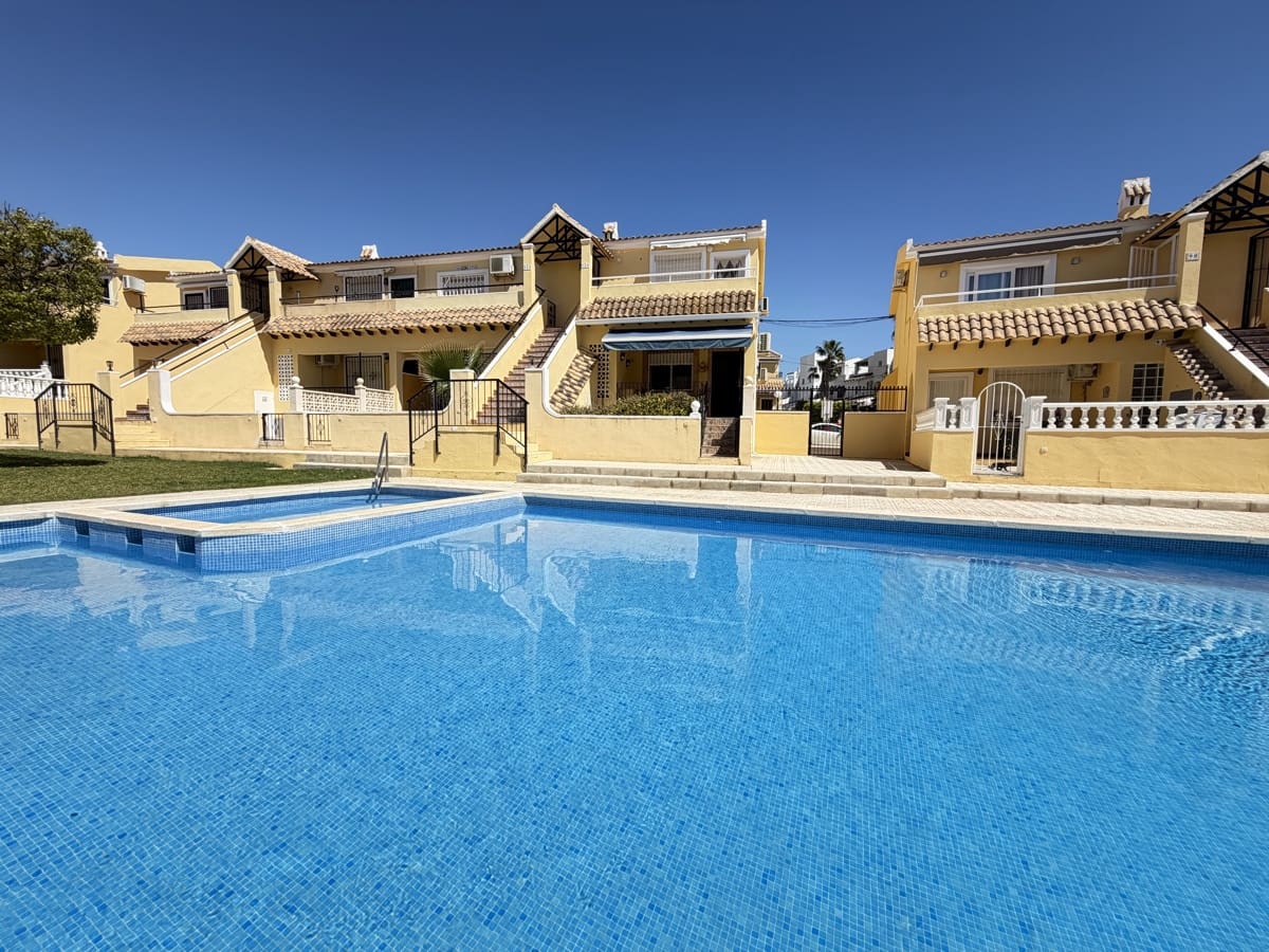 2 sovrum Lägenhet till salu i Villamartin med pool - 159 995 € (Ref: 9812502)