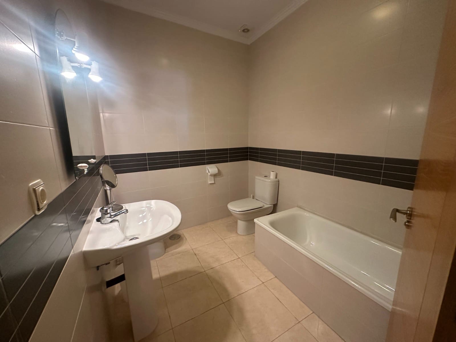 4 soveværelse Lejlighed til salg i Jacarilla med swimmingpool - € 145.000 (Ref: 9812511)