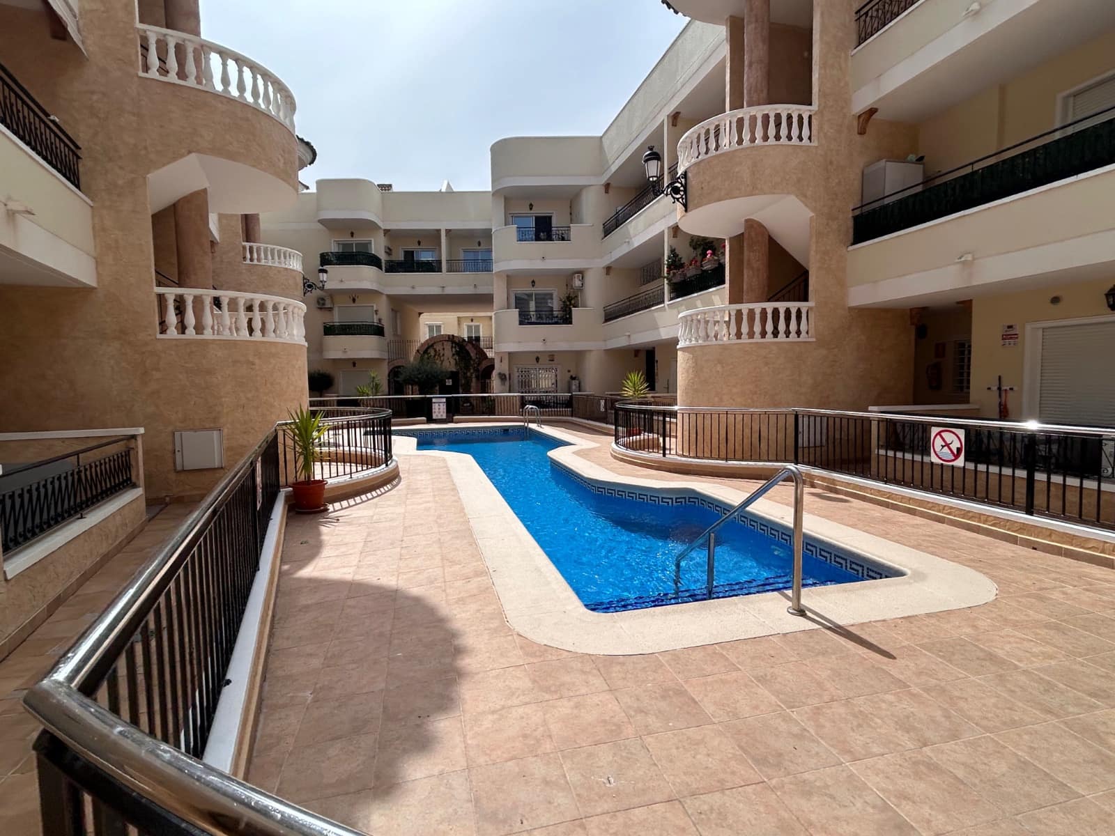 2 slaapkamer Penthouse te koop in Jacarilla met zwembad garage - € 108.000 (Ref: 9812513)