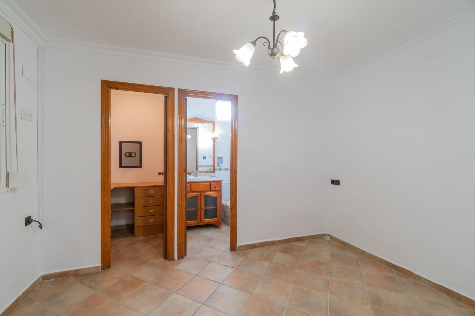 4 soverom Villa til salgs i Torrevieja med svømmebasseng garasje - € 449 000 (Ref: 9888414)