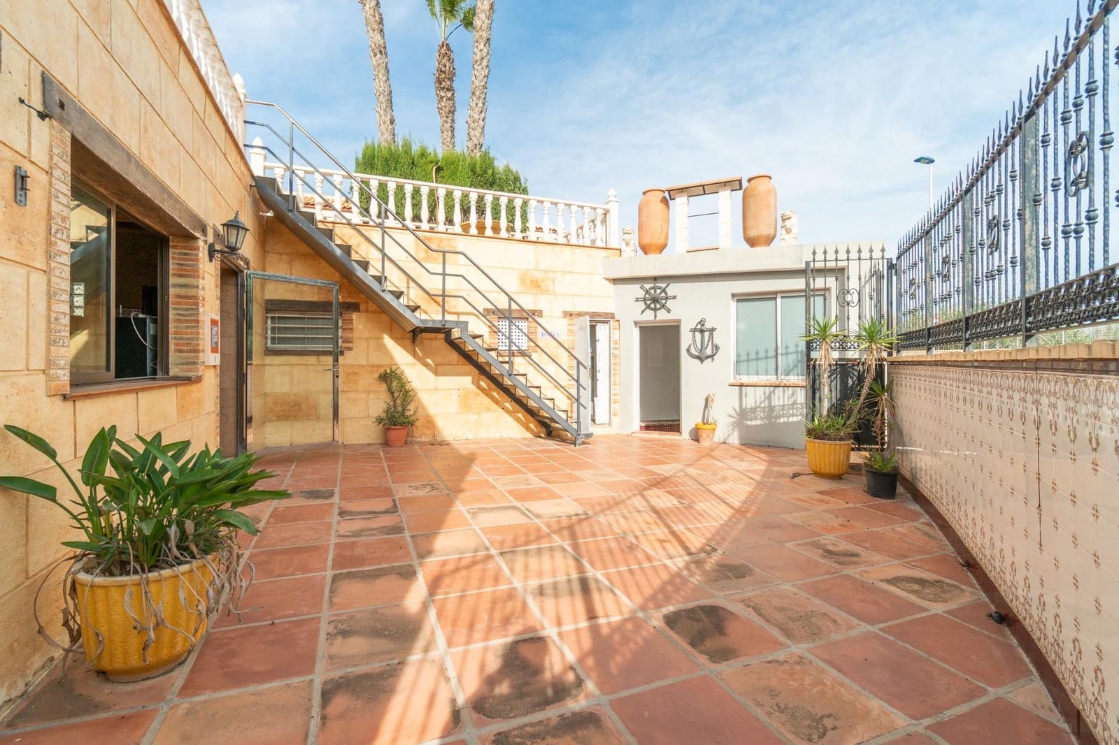 4 soverom Villa til salgs i Torrevieja med svømmebasseng garasje - € 449 000 (Ref: 9888414)