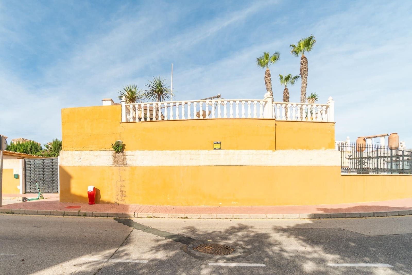 4 soverom Villa til salgs i Torrevieja med svømmebasseng garasje - € 449 000 (Ref: 9888414)
