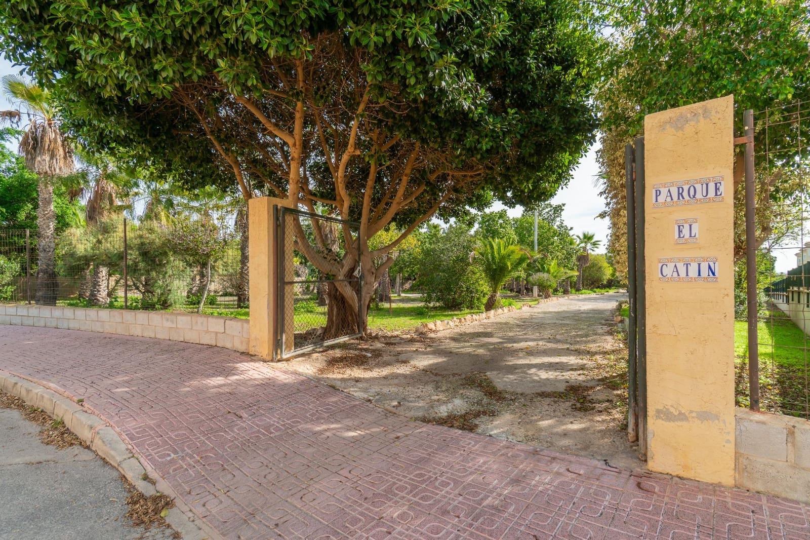 4 soverom Villa til salgs i Torrevieja med svømmebasseng garasje - € 449 000 (Ref: 9888414)