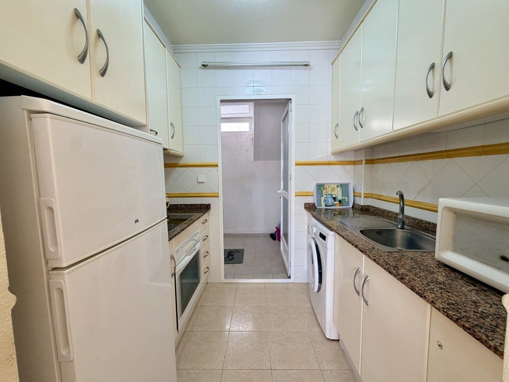2 makuuhuone Huoneisto myytävänä paikassa Torrevieja mukana uima-altaan 
autotalli - 157 500 € (Ref: 9888418)