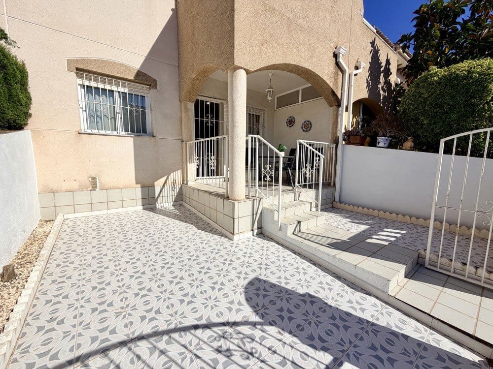 2 makuuhuone Huoneisto myytävänä paikassa Torrevieja mukana uima-altaan 
autotalli - 157 500 € (Ref: 9888418)
