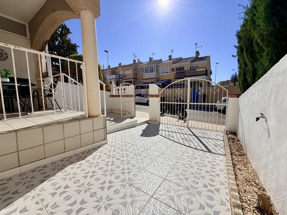 2 makuuhuone Huoneisto myytävänä paikassa Torrevieja mukana uima-altaan 
autotalli - 157 500 € (Ref: 9888418)