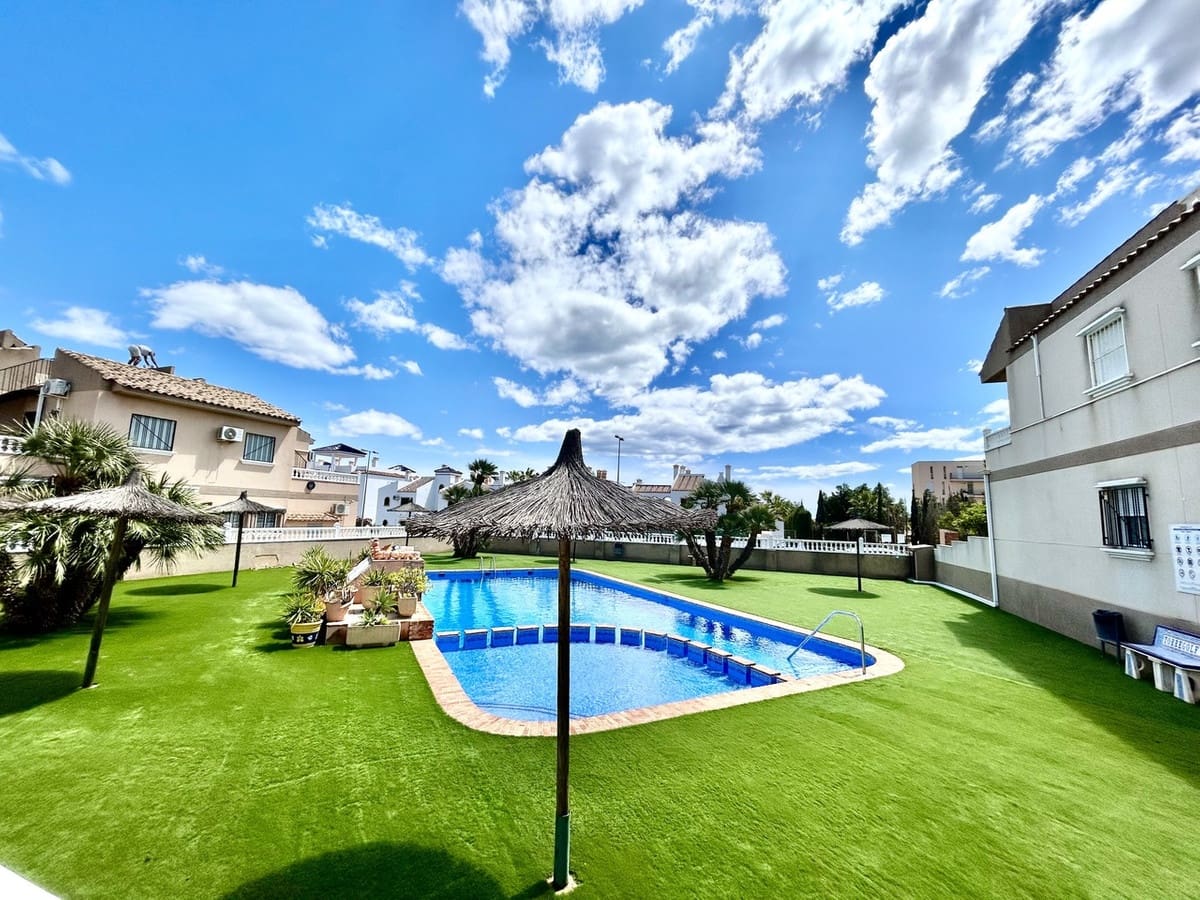 2 soveværelse Lejlighed til salg i Villamartin med swimmingpool garage - € 159.950 (Ref: 9891542)