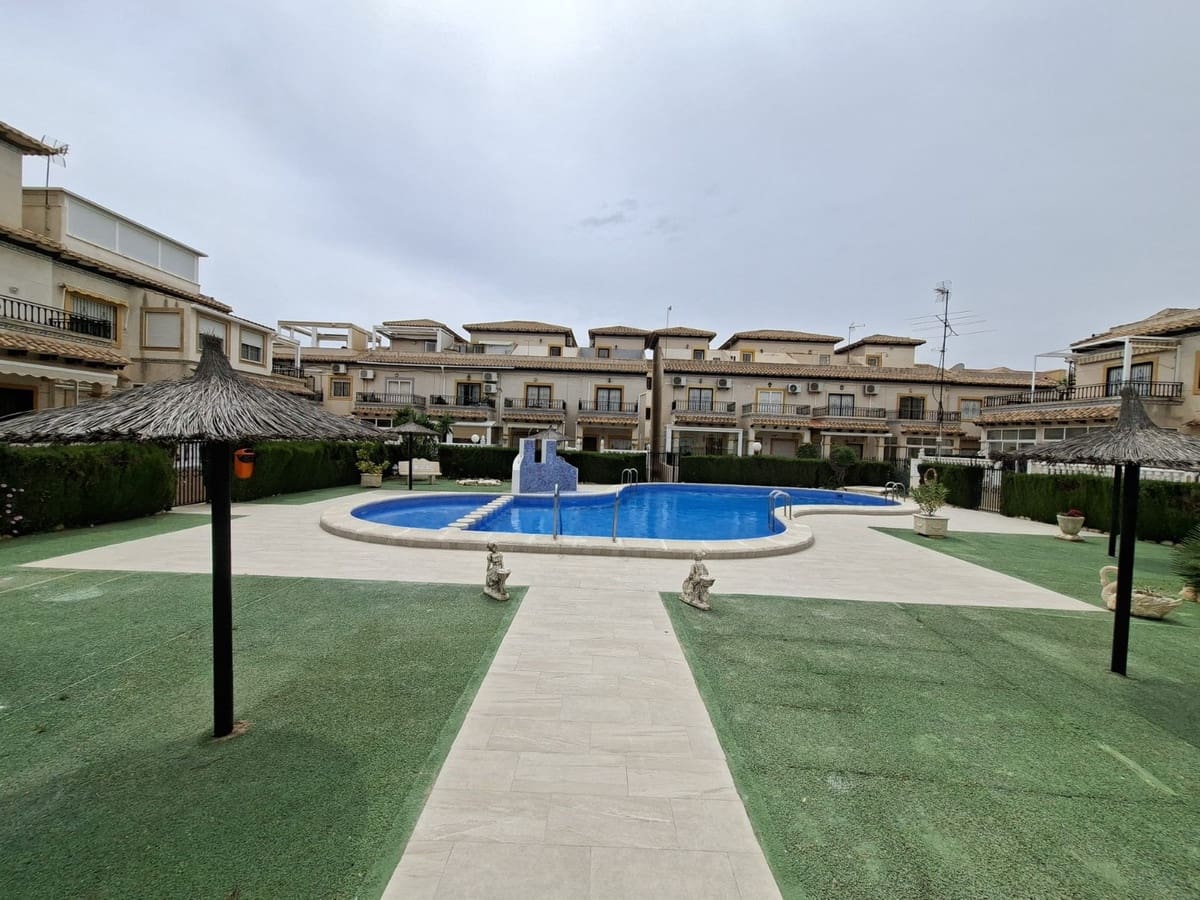 2 sovrum Takvåning till salu i Playa Flamenca med pool - 169 000 € (Ref: 9891545)