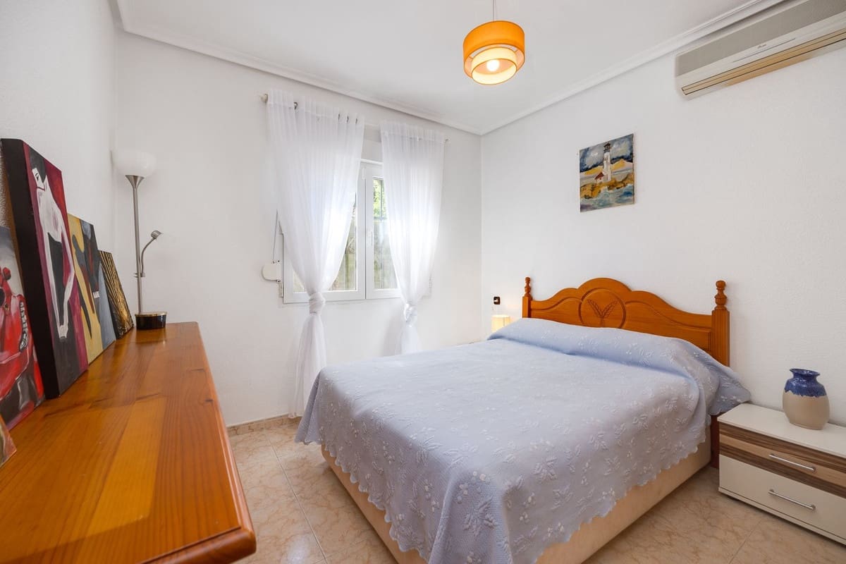 3 chambre Villa/Maison à vendre à Playa Flamenca avec piscine - 395 000 € (Ref: 9891547)