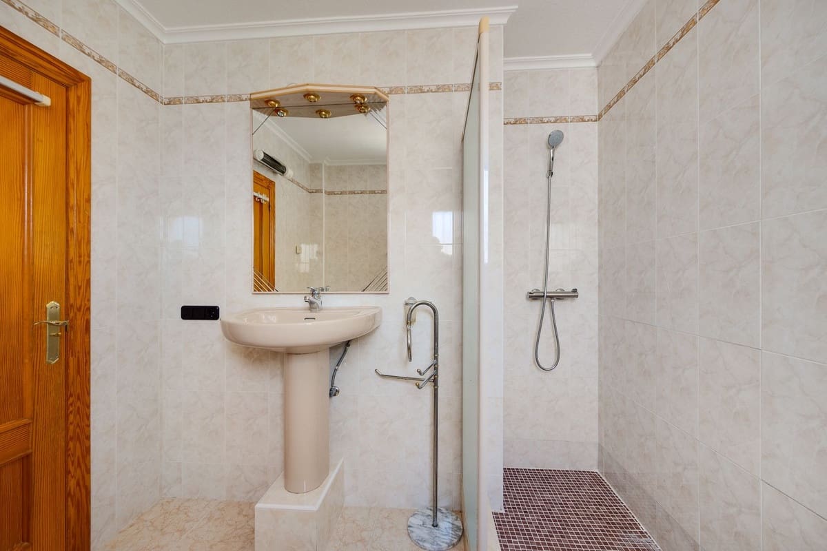 3 chambre Villa/Maison à vendre à Playa Flamenca avec piscine - 395 000 € (Ref: 9891547)