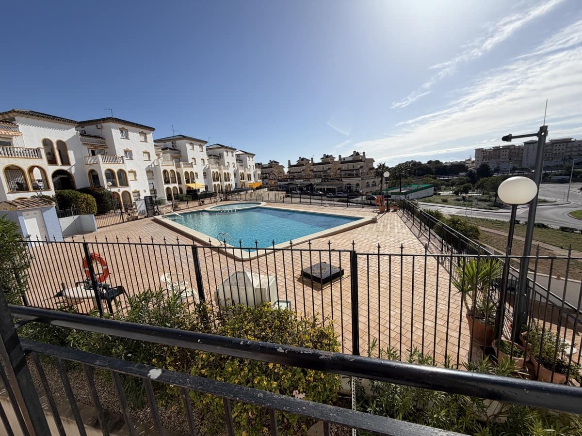 2 soveværelse Lejlighed til salg i La Zenia med swimmingpool - € 175.000 (Ref: 9893654)