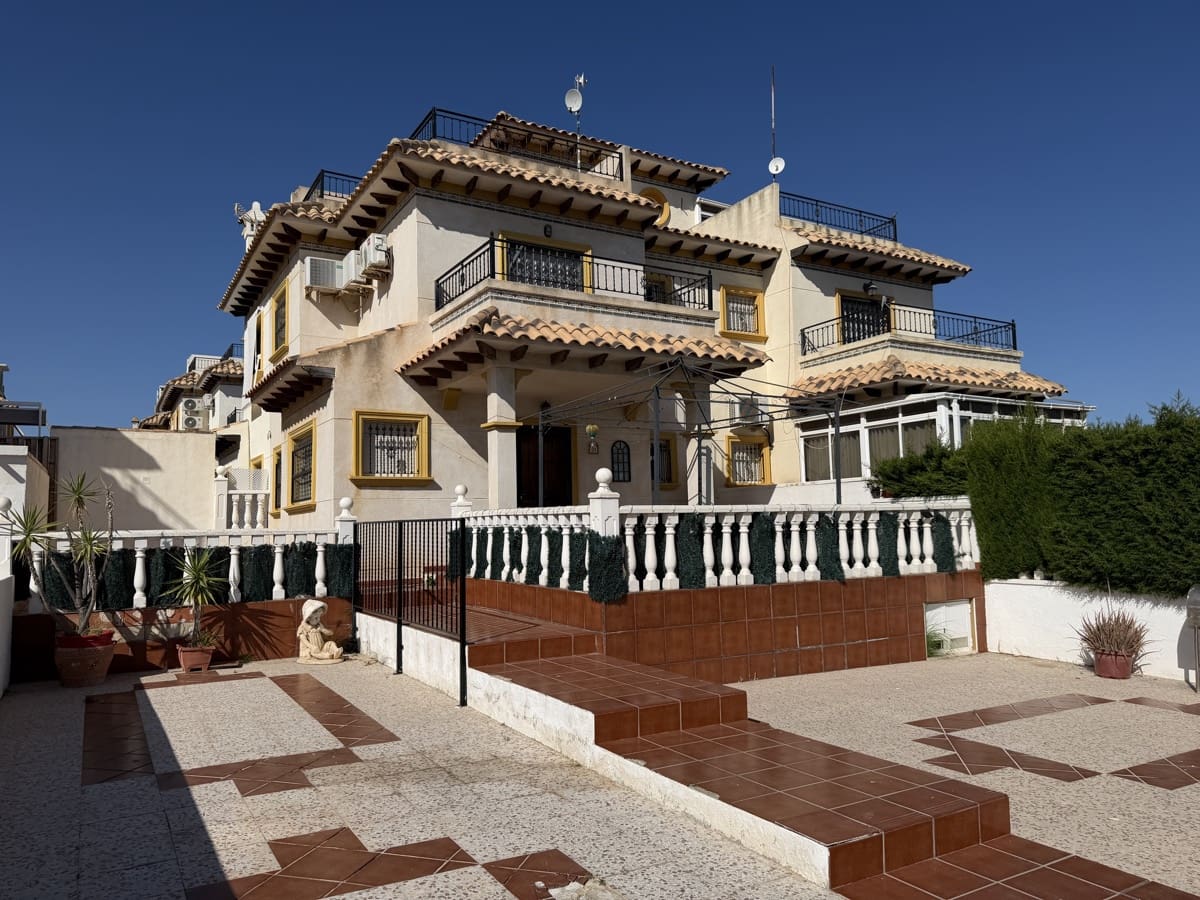 3 quarto Casa em Banda para venda em Playa Flamenca com piscina - 195 000 € (Ref: 9900028)