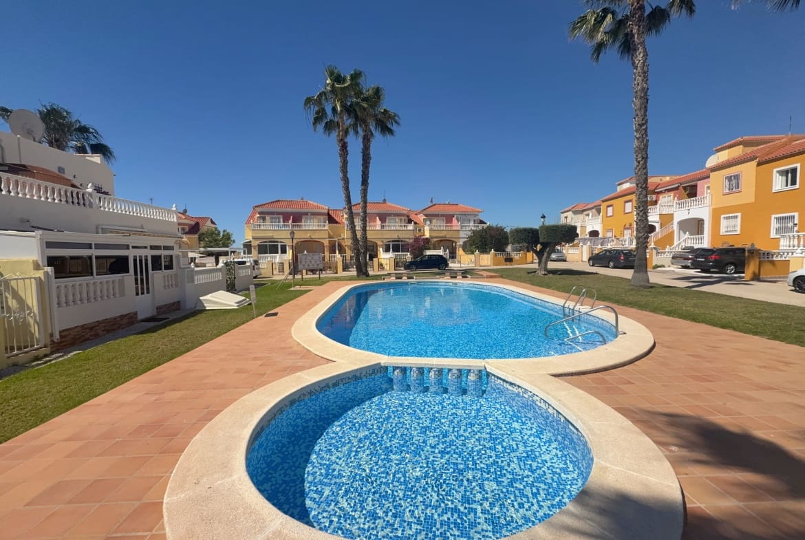 3 slaapkamer Huis te koop in Cabo Roig met zwembad - € 234.950 (Ref: 9900716)