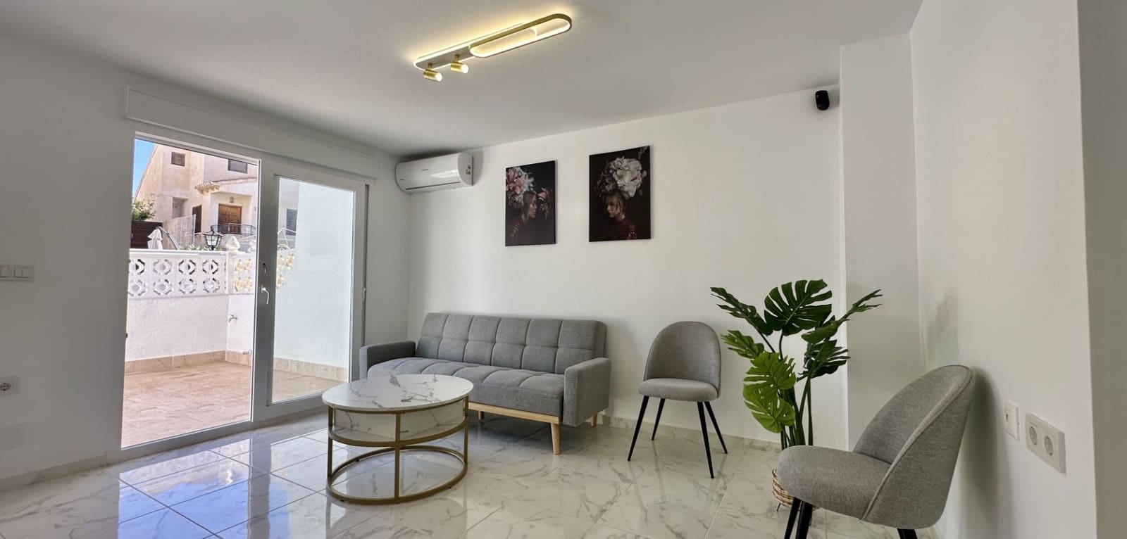 3 quarto Casa em Banda para venda em Torrevieja com piscina - 229 000 € (Ref: 9909963)