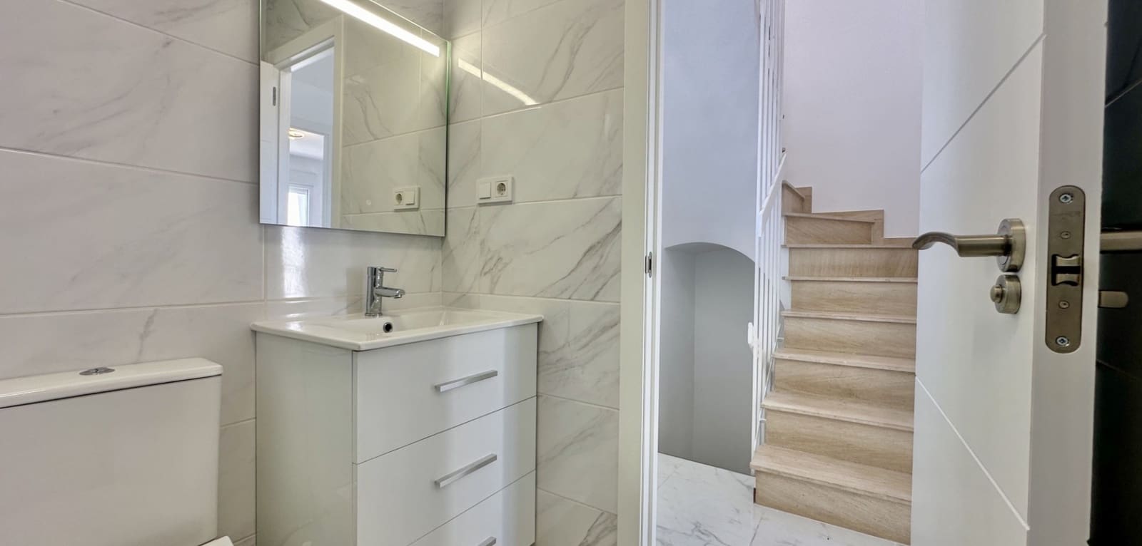 3 quarto Casa em Banda para venda em Torrevieja com piscina - 229 000 € (Ref: 9909963)
