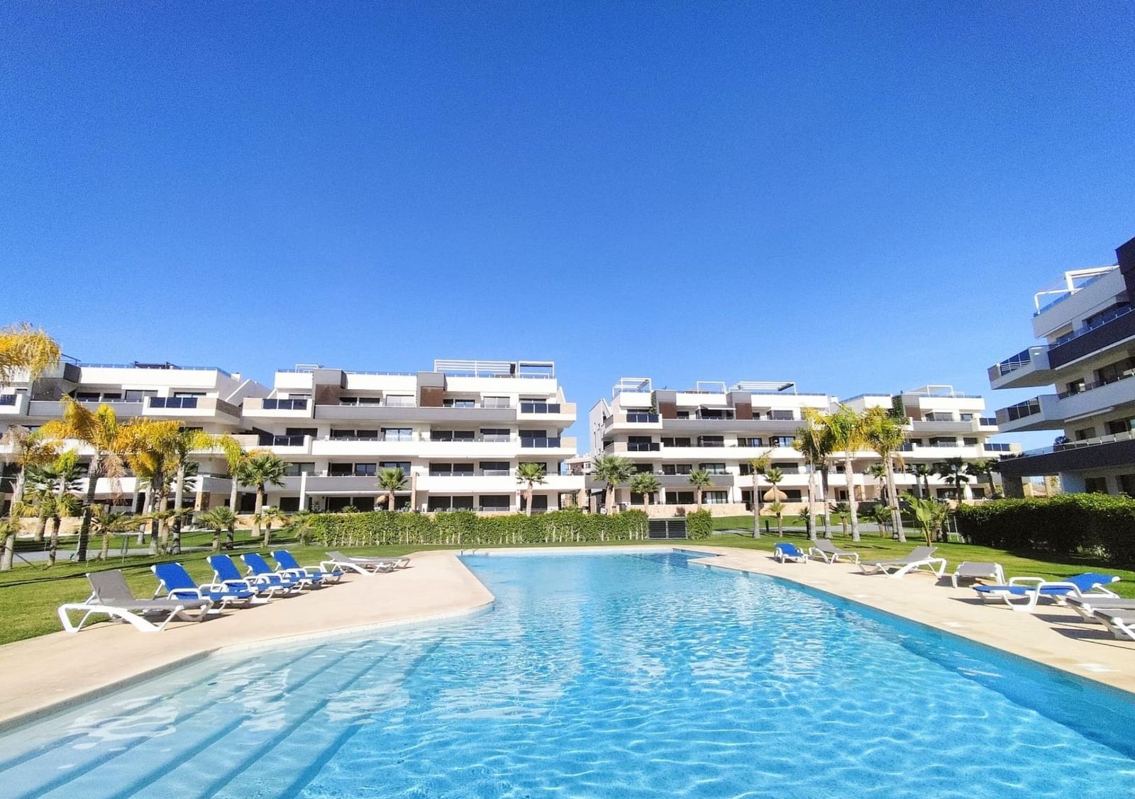 2 slaapkamer Appartement te koop in Playa Flamenca met zwembad - € 368.000 (Ref: 9916382)
