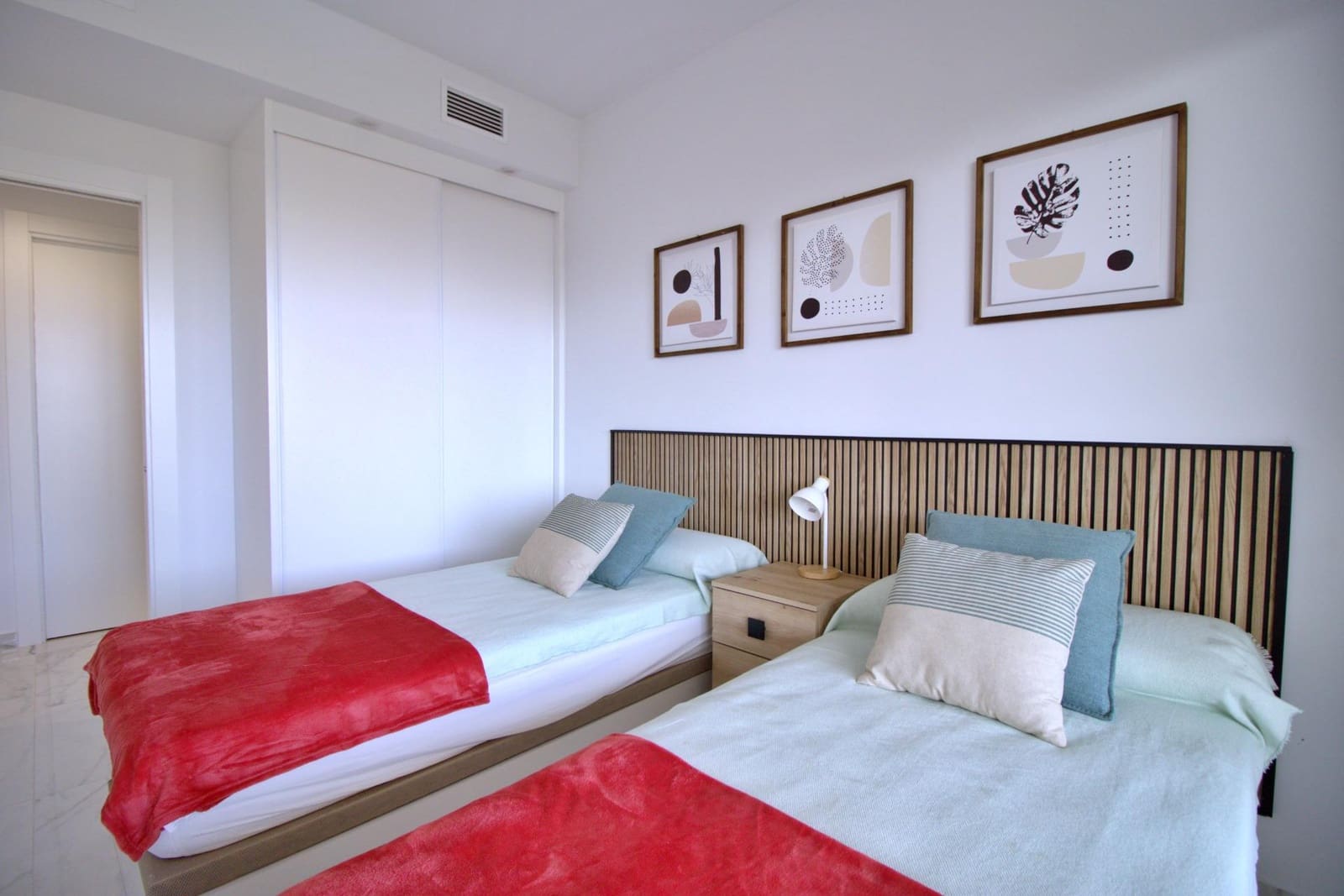 2 slaapkamer Appartement te koop in Playa Flamenca met zwembad - € 368.000 (Ref: 9916382)