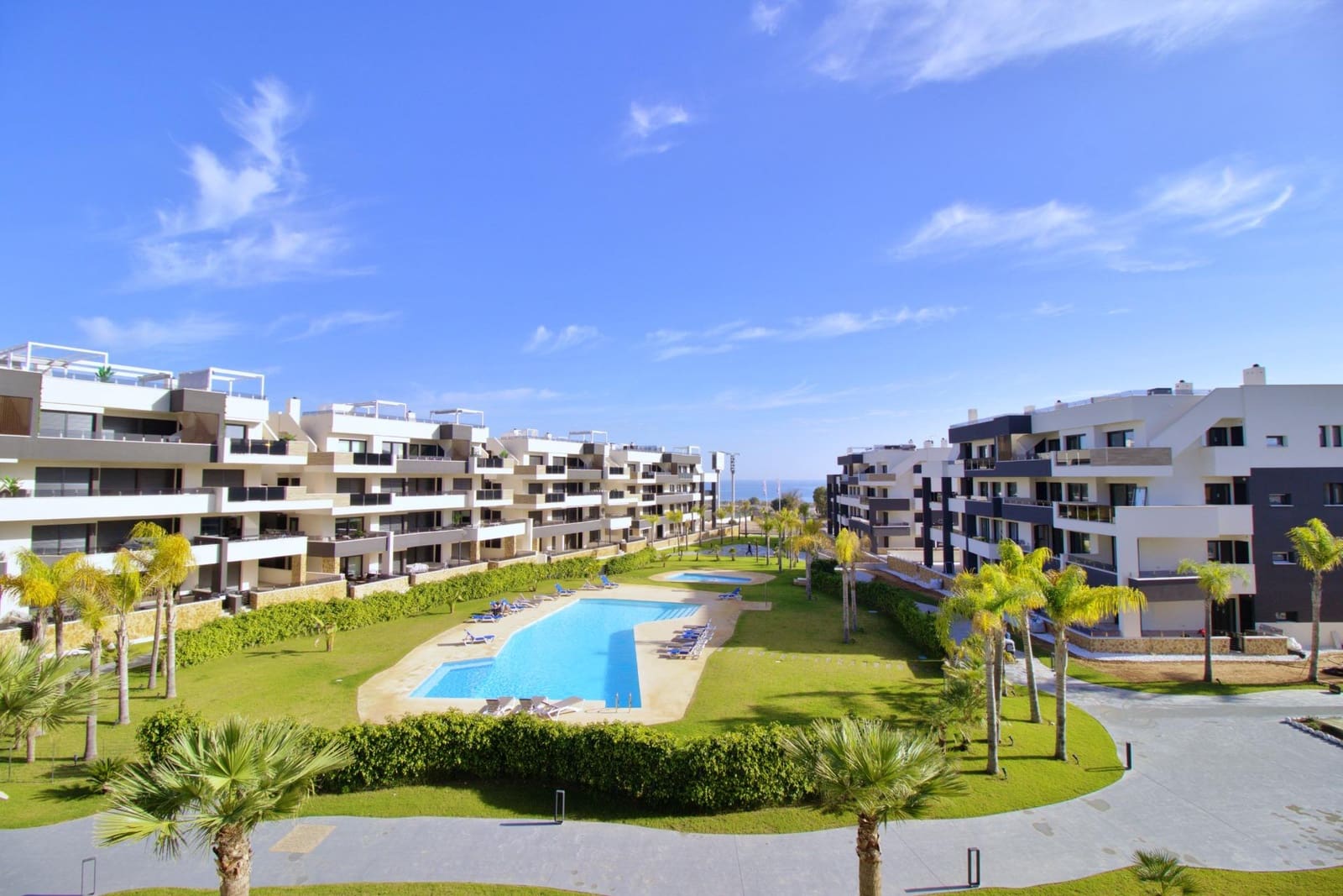 2 slaapkamer Appartement te koop in Playa Flamenca met zwembad - € 368.000 (Ref: 9916382)