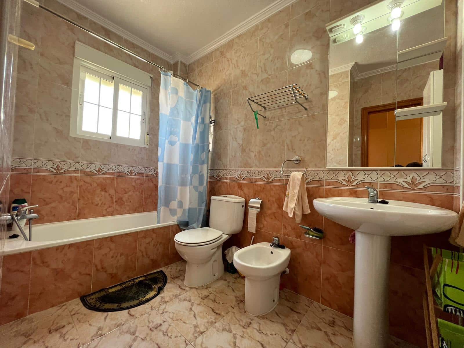 4 makuuhuone Omakotitalo myytävänä paikassa Cabo Roig mukana uima-altaan - 245 000 € (Ref: 9916398)