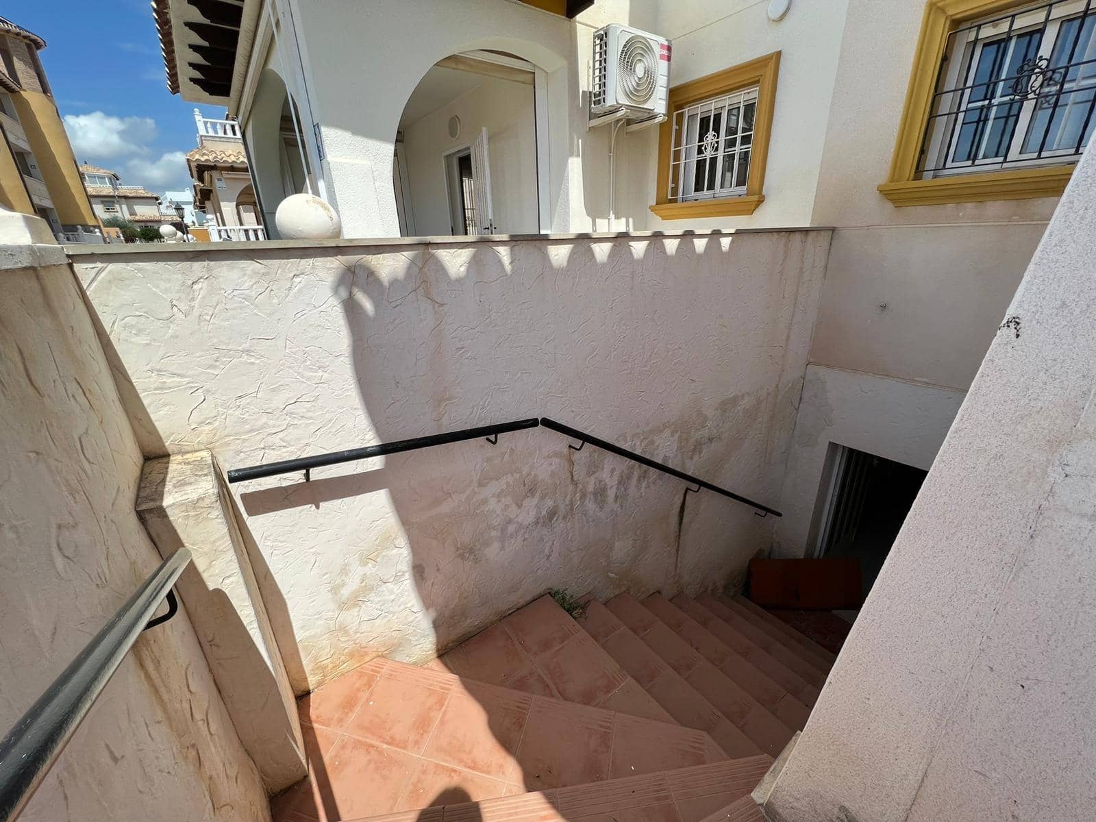 4 makuuhuone Omakotitalo myytävänä paikassa Cabo Roig mukana uima-altaan - 245 000 € (Ref: 9916398)