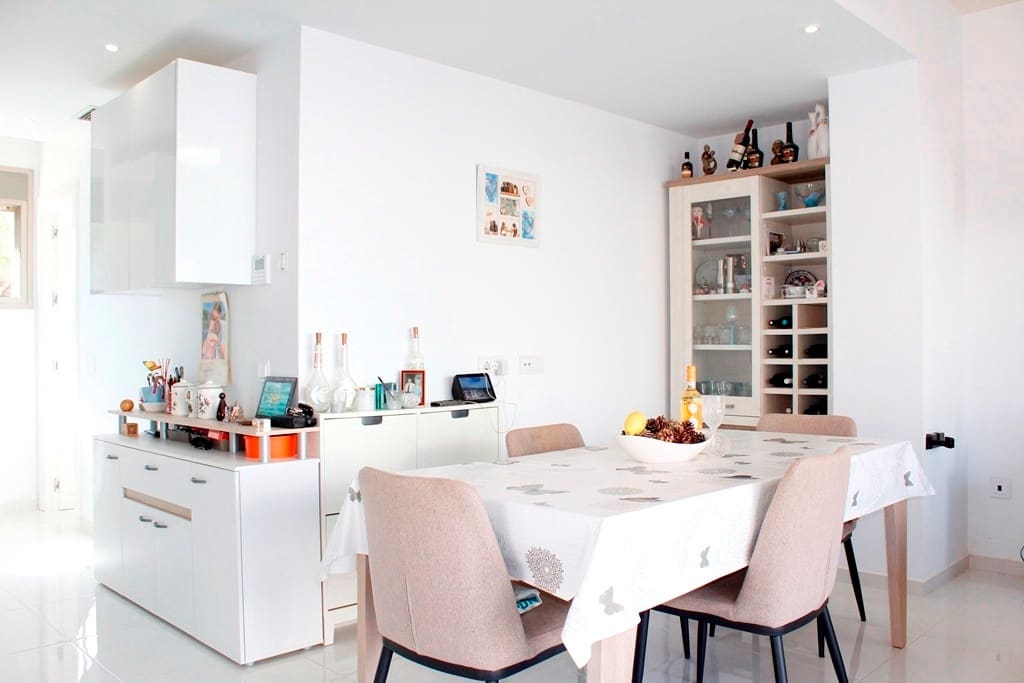 Chalet de 3 habitaciones en San Miguel de Salinas en venta con piscina garaje - 429.000 € (Ref: 9917576)