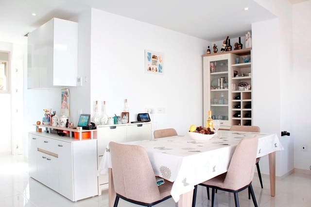 Chalet de 3 habitaciones en San Miguel de Salinas en venta con piscina garaje - 429.000 € (Ref: 9917576)