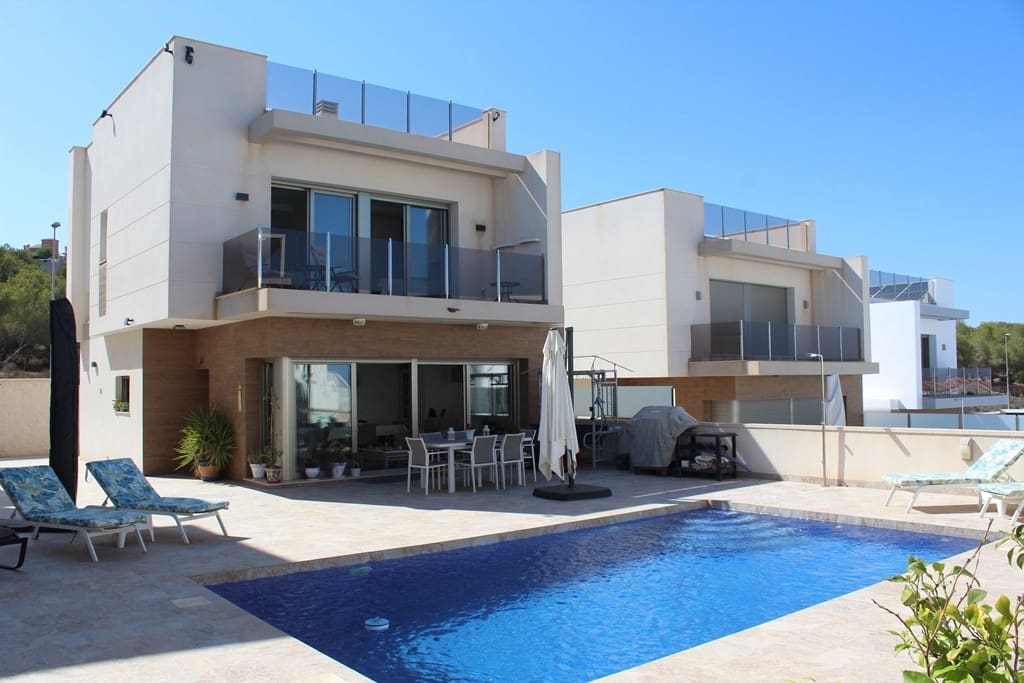 Chalet de 3 habitaciones en San Miguel de Salinas en venta con piscina garaje - 429.000 € (Ref: 9917576)