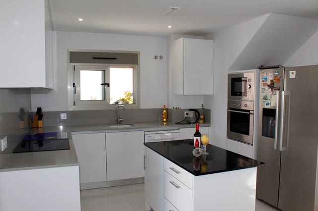 Chalet de 3 habitaciones en San Miguel de Salinas en venta con piscina garaje - 429.000 € (Ref: 9917576)