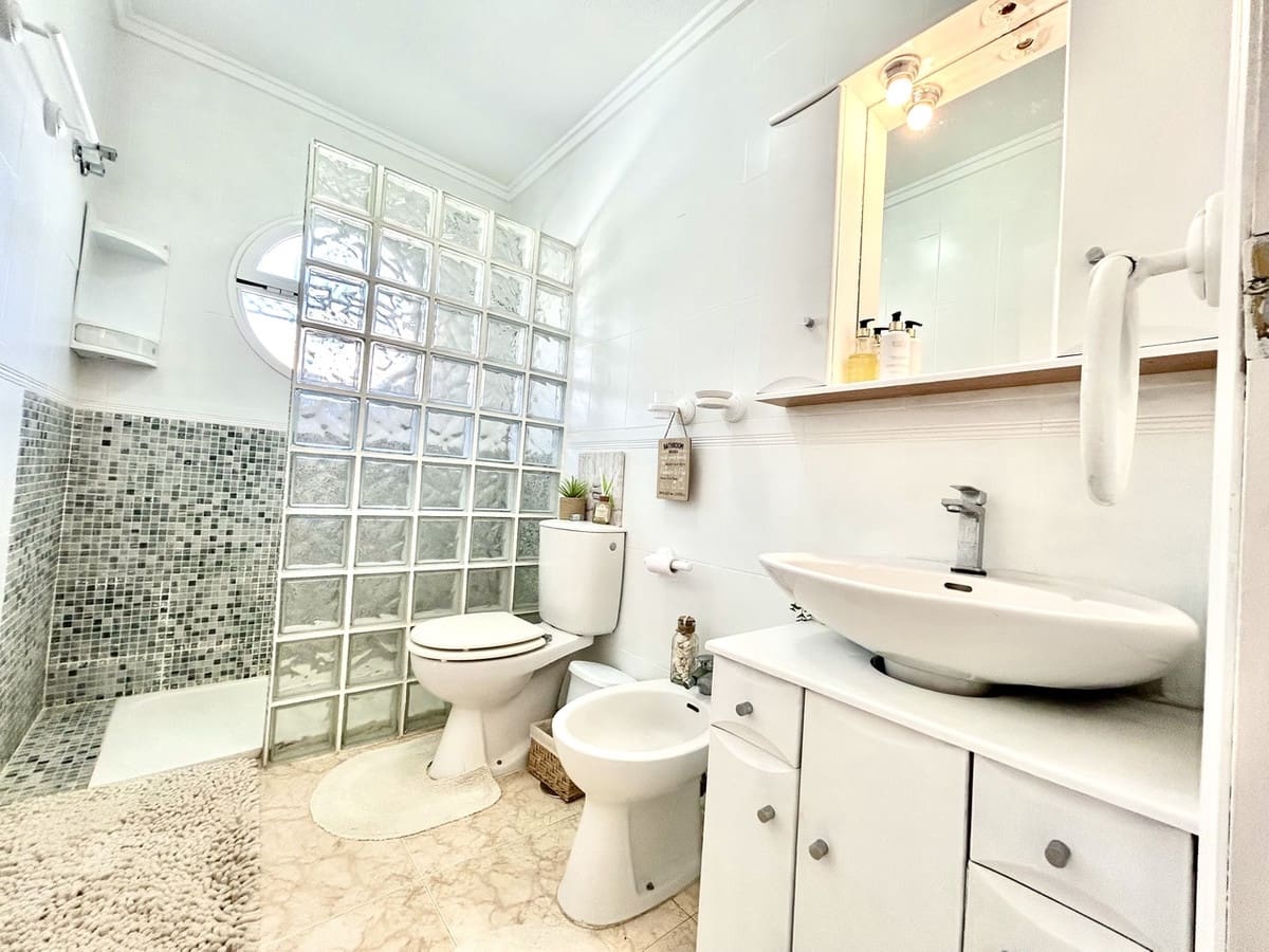 Casa de 2 habitaciones en Orihuela Costa en venta con piscina - 204.950 € (Ref: 9917581)