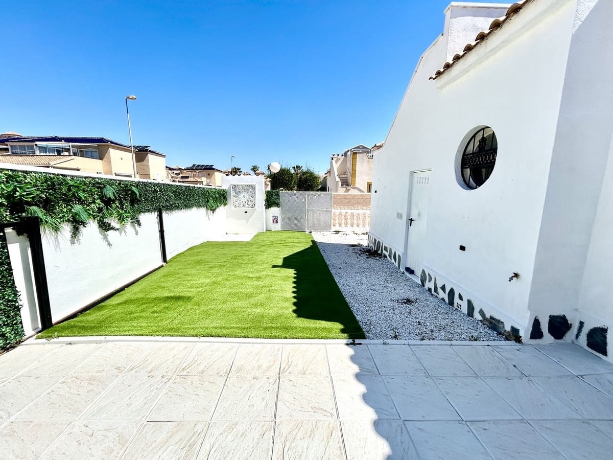 Casa de 2 habitaciones en Orihuela Costa en venta con piscina - 204.950 € (Ref: 9917581)