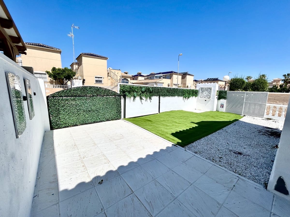 Casa de 2 habitaciones en Orihuela Costa en venta con piscina - 204.950 € (Ref: 9917581)