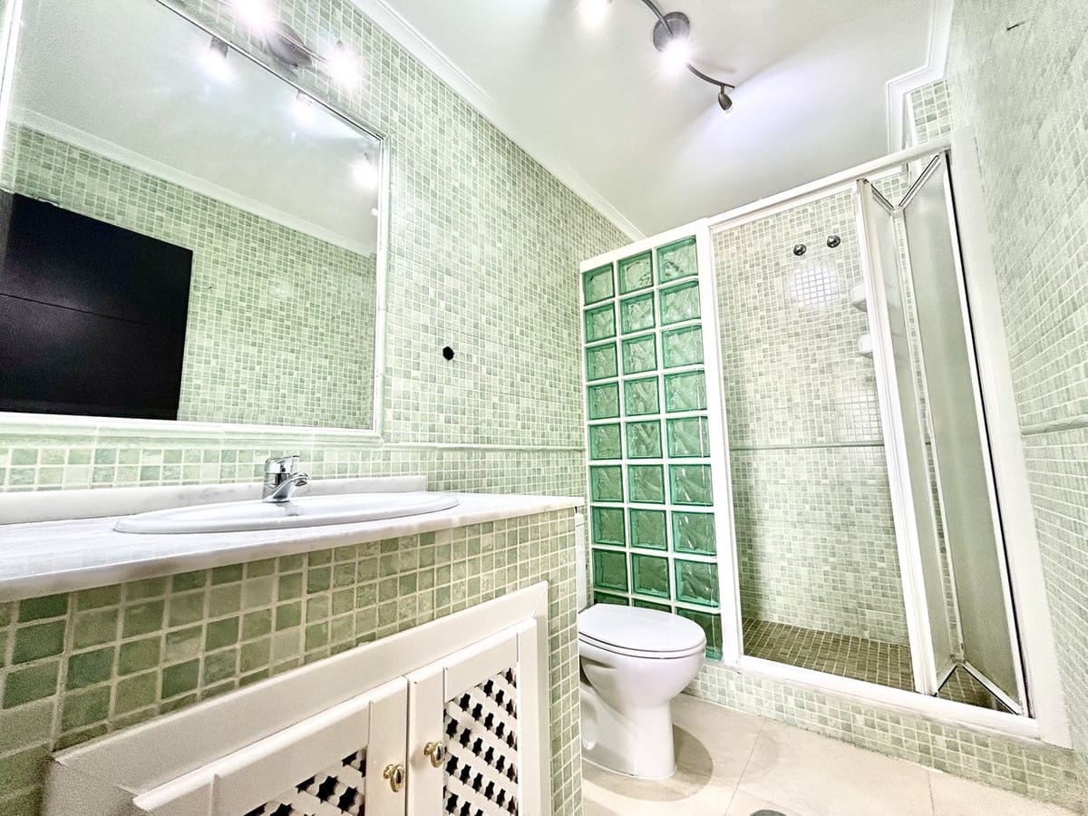 2 bedroom Apartment for sale in Villamartin with pool - € 190,000 (Ref: 9917582)