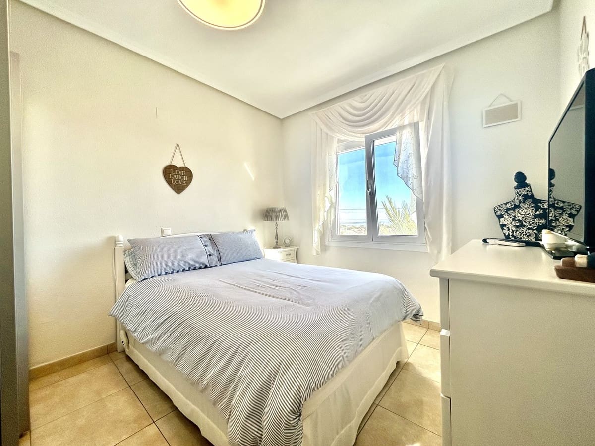 2 makuuhuone Huvila myytävänä paikassa Villamartin mukana uima-altaan - 390 000 € (Ref: 9917583)