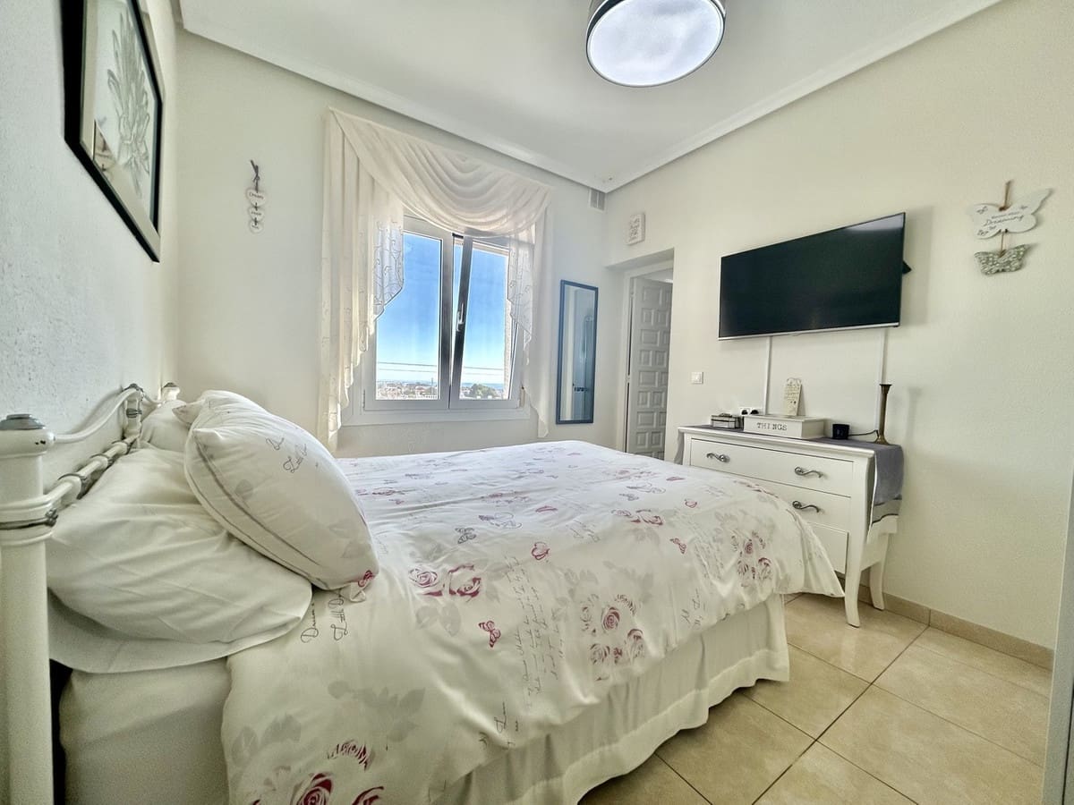 2 makuuhuone Huvila myytävänä paikassa Villamartin mukana uima-altaan - 390 000 € (Ref: 9917583)