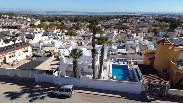 2 makuuhuone Huvila myytävänä paikassa Villamartin, Orihuela mukana uima-altaan - 390 000 € (Ref: 9917583)