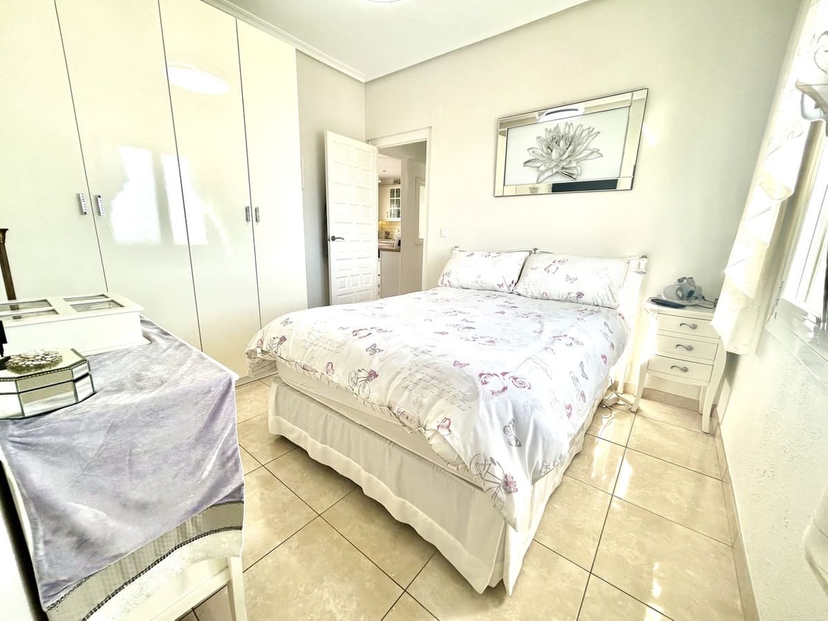 2 makuuhuone Huvila myytävänä paikassa Villamartin mukana uima-altaan - 390 000 € (Ref: 9917583)