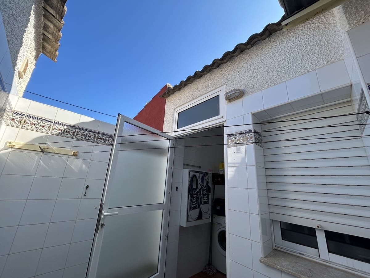 Casa de 4 habitaciones en Torre de la Horadada en venta - 249.000 € (Ref: 9917586)