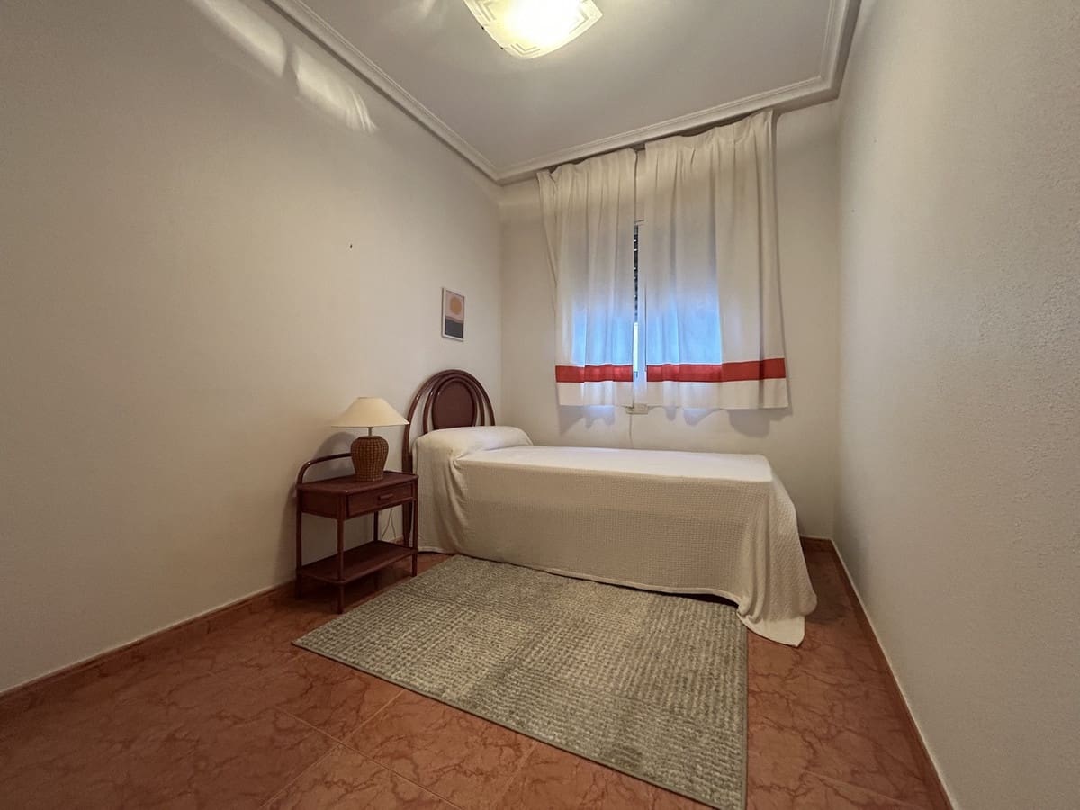 Casa de 4 habitaciones en Torre de la Horadada en venta - 249.000 € (Ref: 9917586)