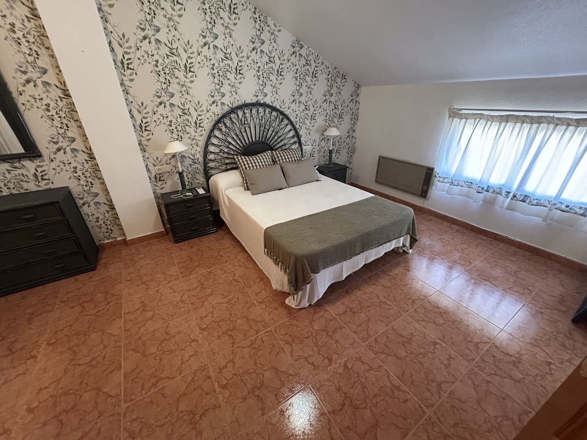 Casa de 4 habitaciones en Torre de la Horadada en venta - 249.000 € (Ref: 9917586)