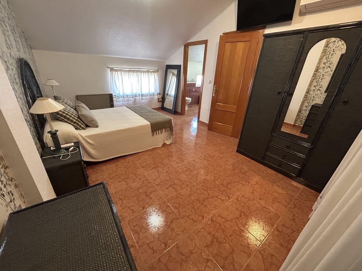 Casa de 4 habitaciones en Torre de la Horadada en venta - 249.000 € (Ref: 9917586)