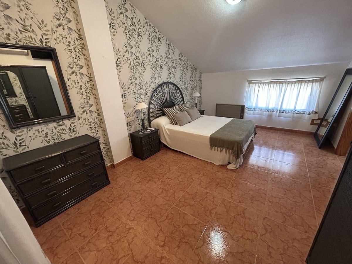 Casa de 4 habitaciones en Torre de la Horadada en venta - 249.000 € (Ref: 9917586)