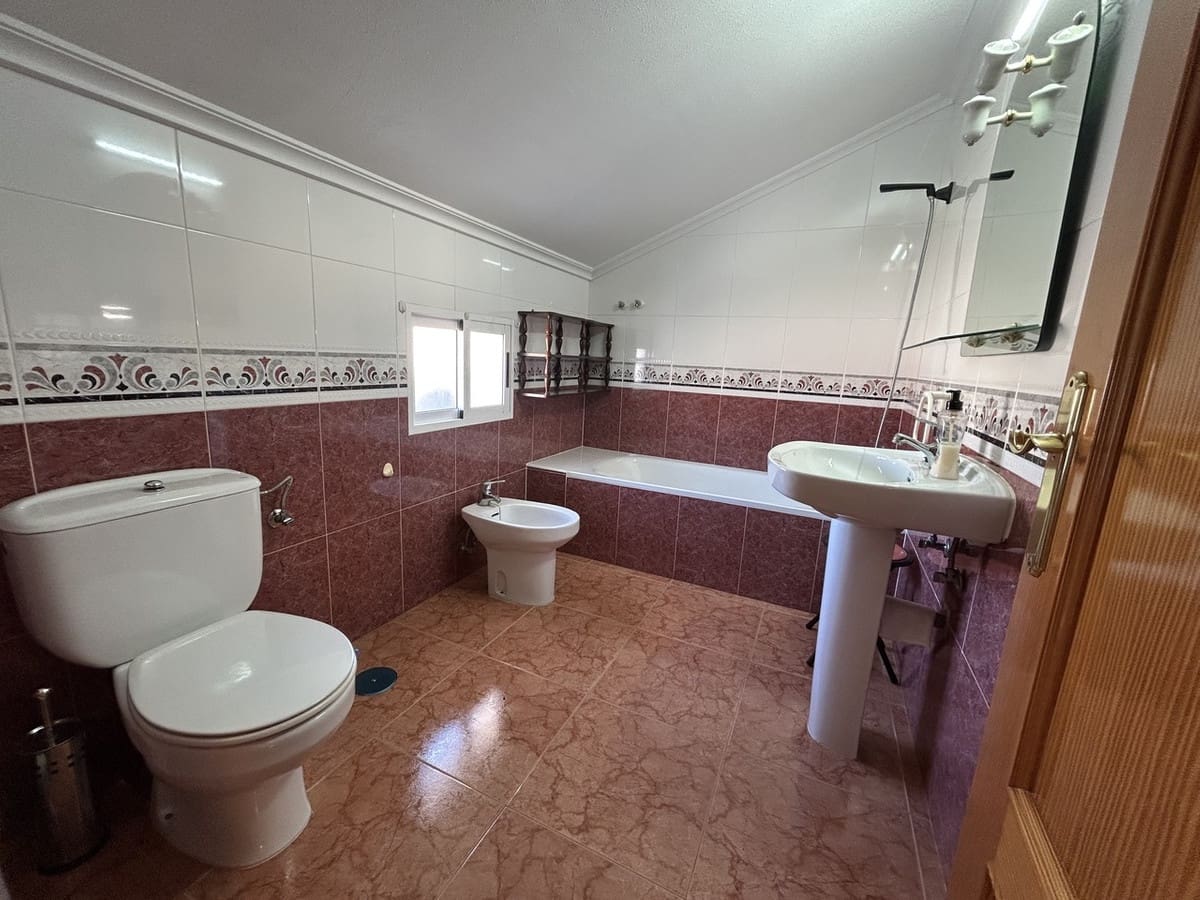 Casa de 4 habitaciones en Torre de la Horadada en venta - 249.000 € (Ref: 9917586)