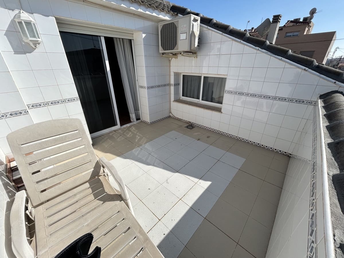 Casa de 4 habitaciones en Torre de la Horadada en venta - 249.000 € (Ref: 9917586)