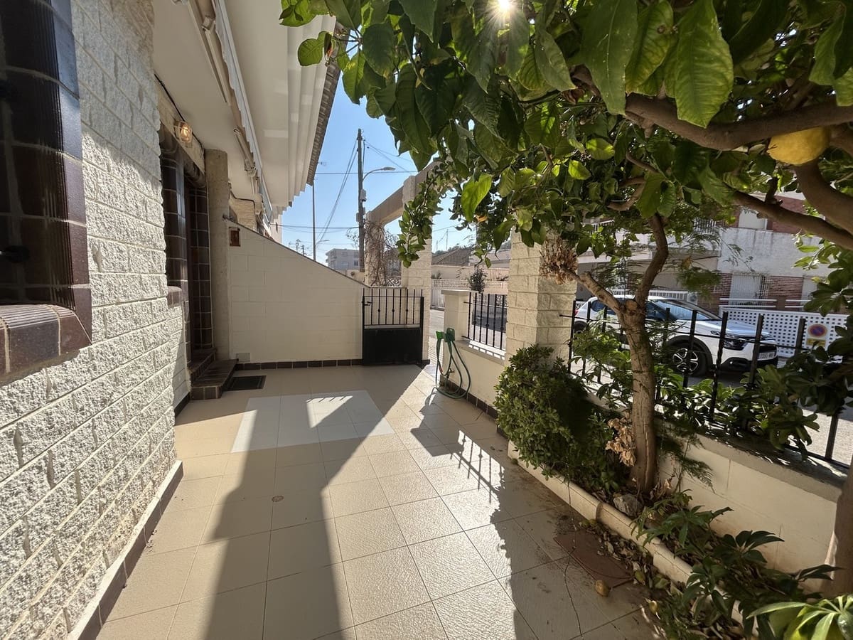 Casa de 4 habitaciones en Torre de la Horadada en venta - 249.000 € (Ref: 9917586)