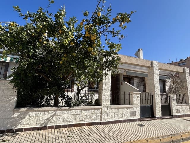 Casa de 4 habitaciones en Torre de la Horadada, Pilar de la Horadada en venta - 249.000 € (Ref: 9917586)