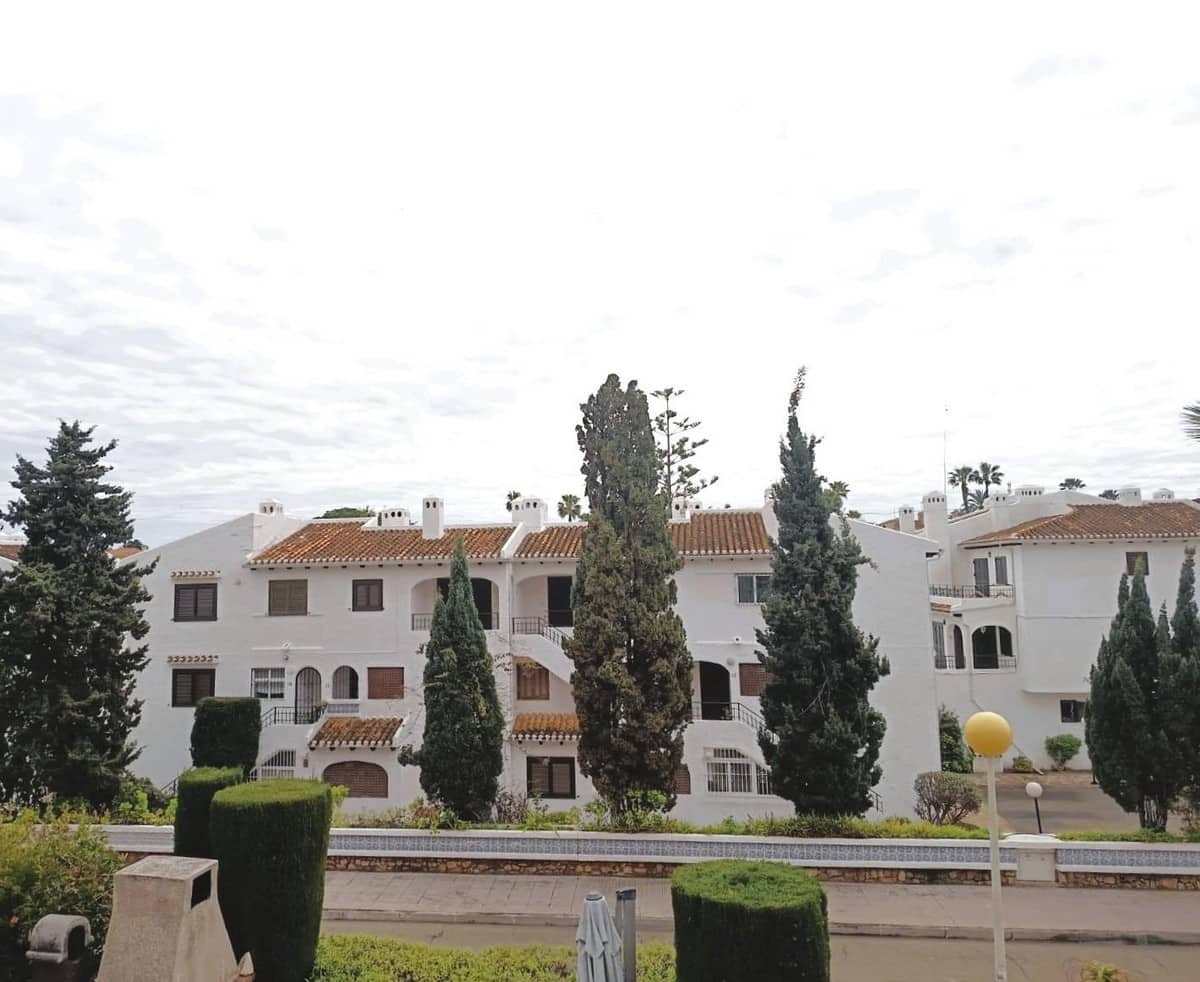 4 quarto Casa em Banda para venda em Cabo Roig com piscina garagem - 330 000 € (Ref: 9917623)