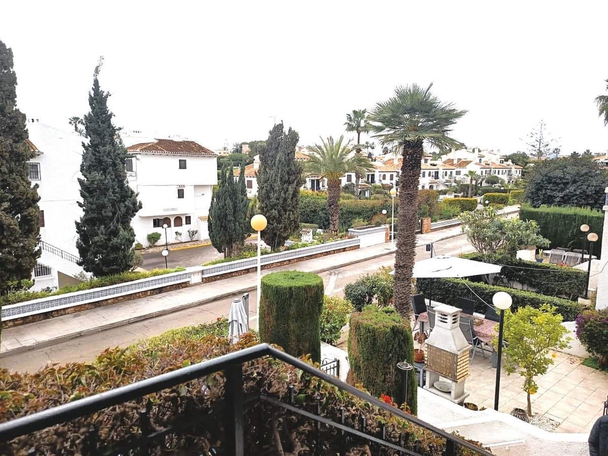 4 quarto Casa em Banda para venda em Cabo Roig com piscina garagem - 330 000 € (Ref: 9917623)