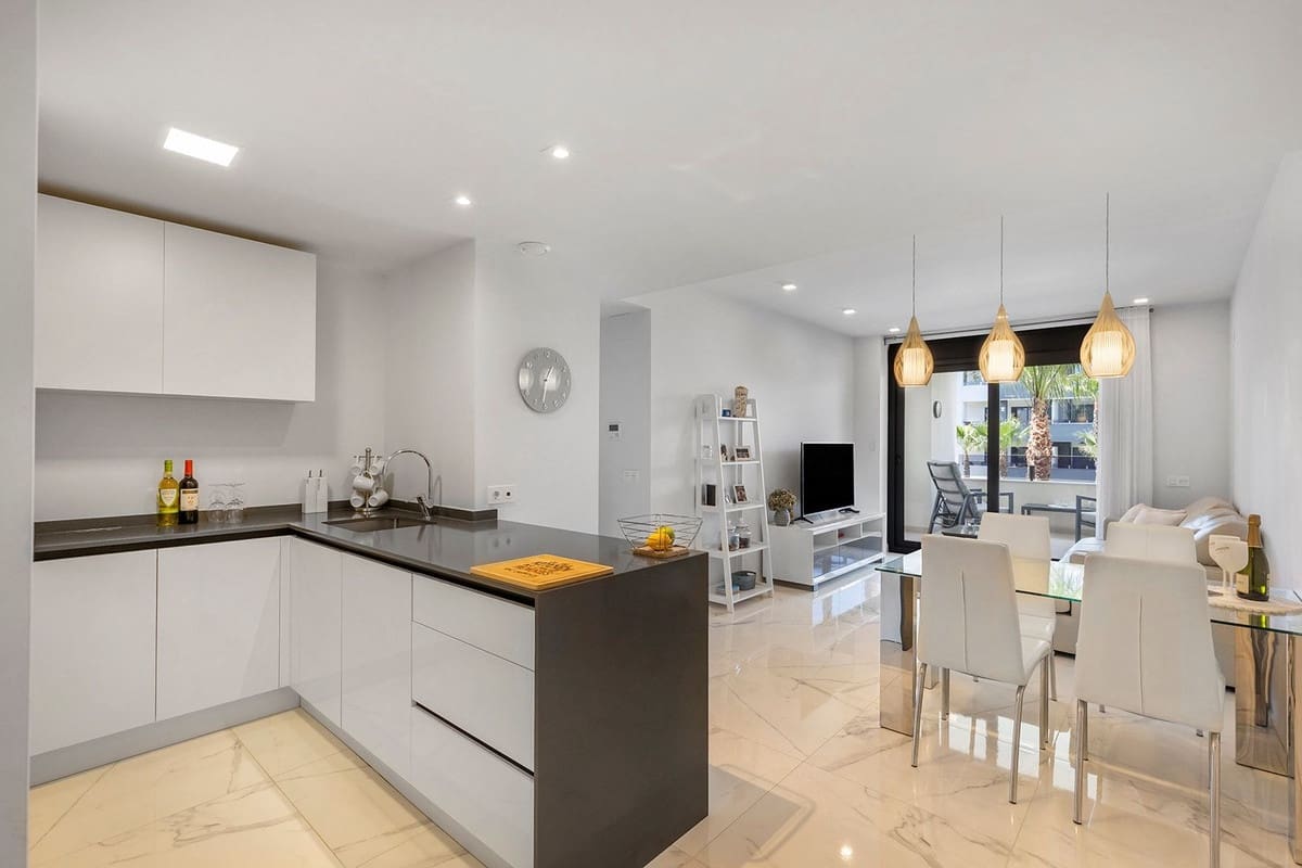 2 slaapkamer Appartement te koop in Los Altos met zwembad garage - € 249.000 (Ref: 9917626)