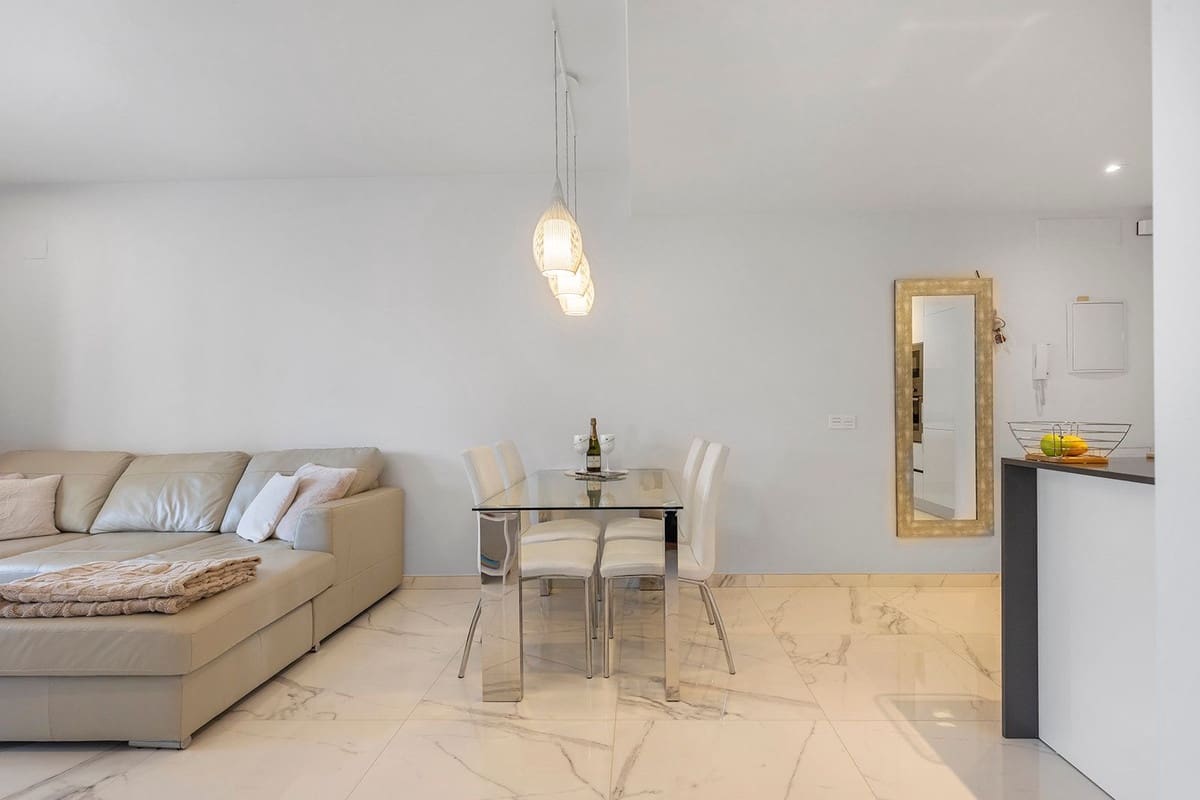 2 slaapkamer Appartement te koop in Los Altos met zwembad garage - € 249.000 (Ref: 9917626)